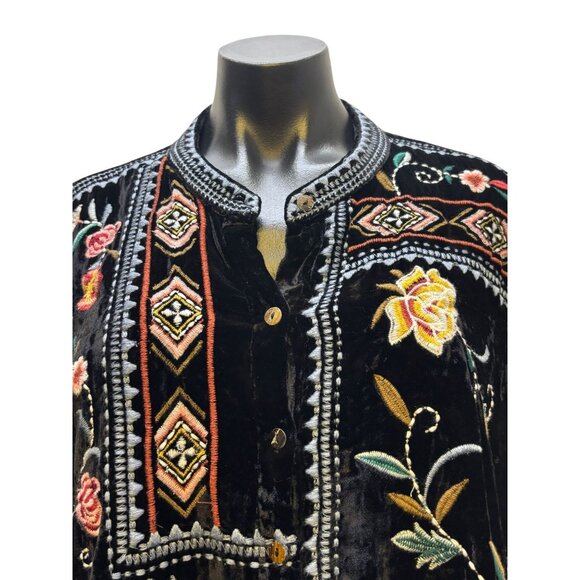 John Mark Black Velvet Embroidered Floral Button-Down Blouse With Patterned Back - Picture 5 of 7